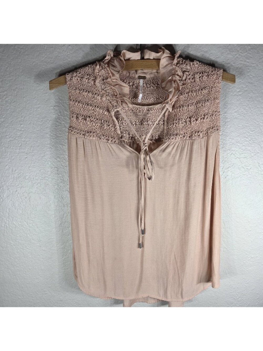 Free People Ruffle Peach Smocked Size M Tie Neck Sleeveless Top Blouse Mock Neck